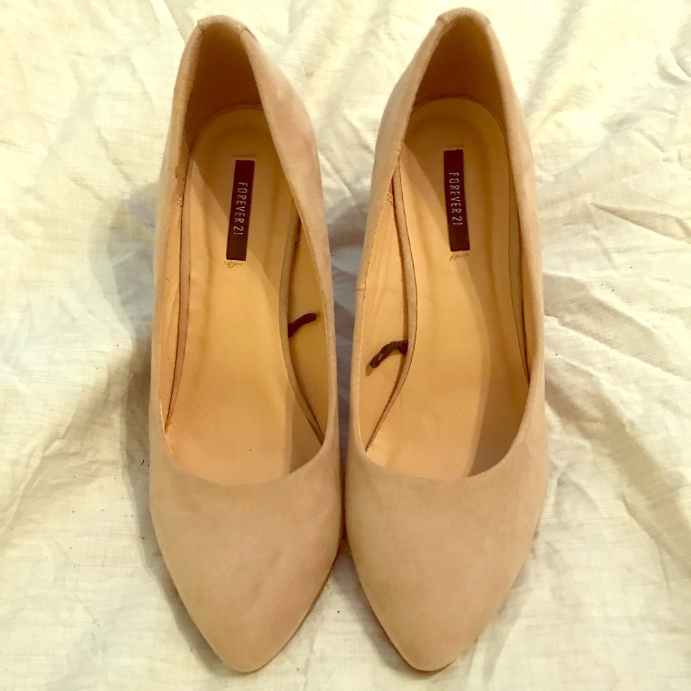 Forever 21 size 5.5 nude suede wedges